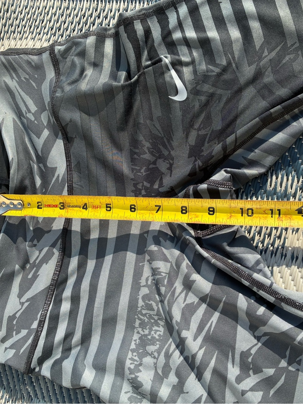Nike Women's Black & Gray Patterned  Cropped Training Leggings - Picture 8 of 10